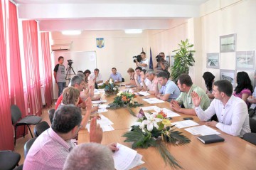 Consilierii PSD au votat din nou împotriva proiectelor iniţiate de Radu